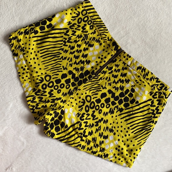 Vans Off the Wall | Reflektor Animal Print Shorts (M) - Picture 6 of 13